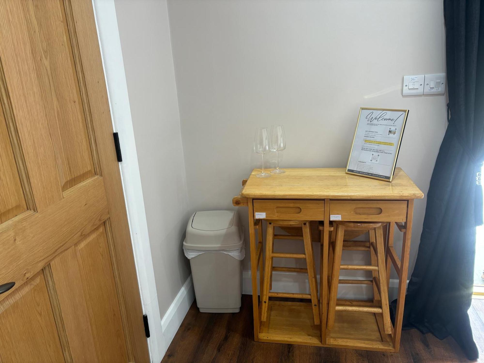 Private Detached Small Bedroom And Bathroom Only- This Is Not An Apartment Butlersbridge المظهر الخارجي الصورة