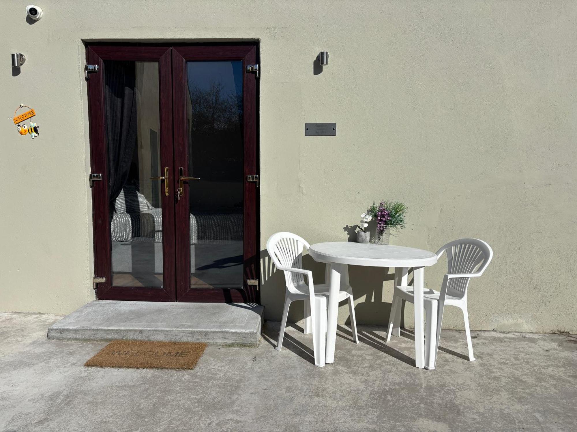 Private Detached Small Bedroom And Bathroom Only- This Is Not An Apartment Butlersbridge المظهر الخارجي الصورة